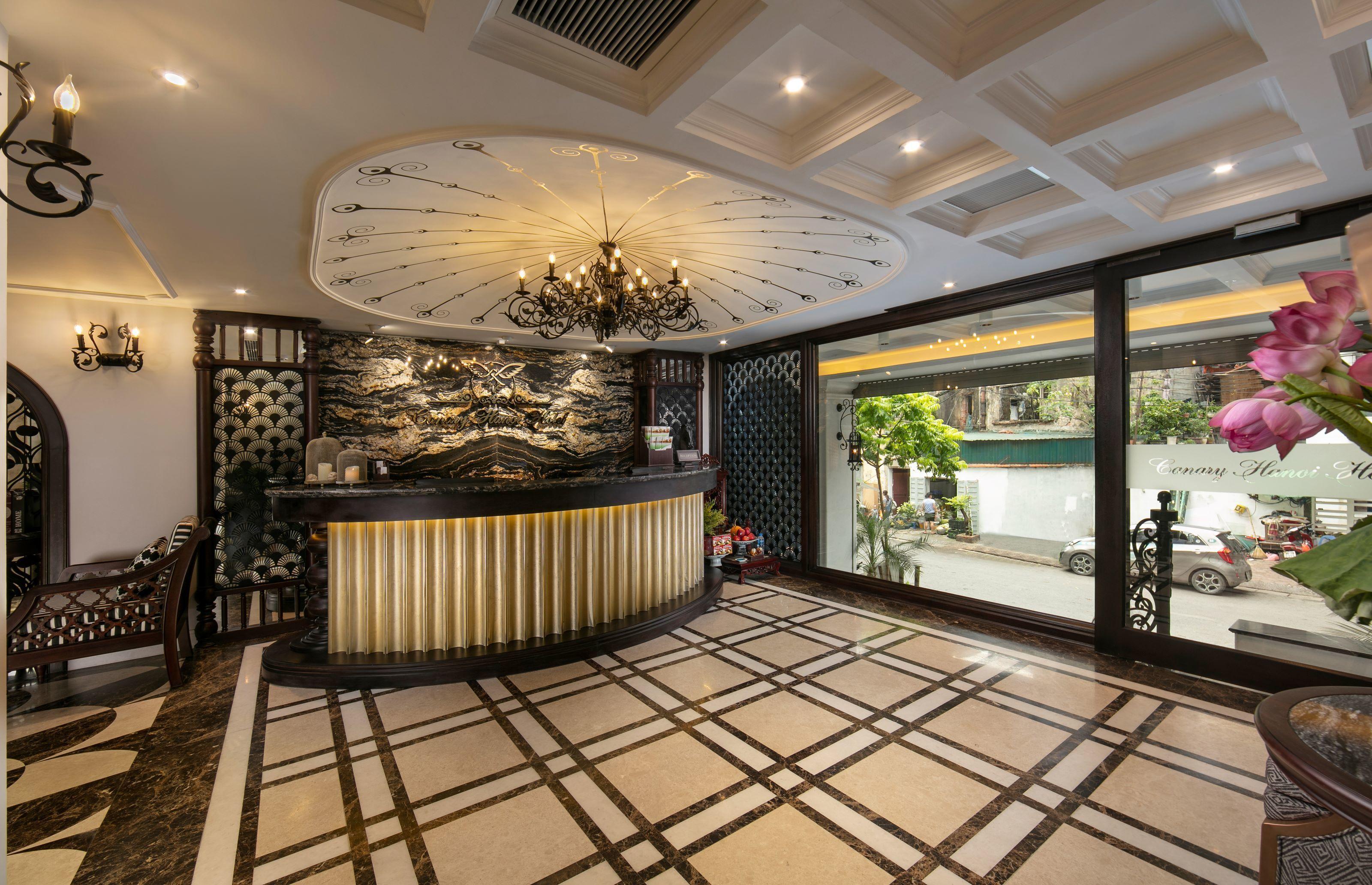 Canary Hotel — Photos 1